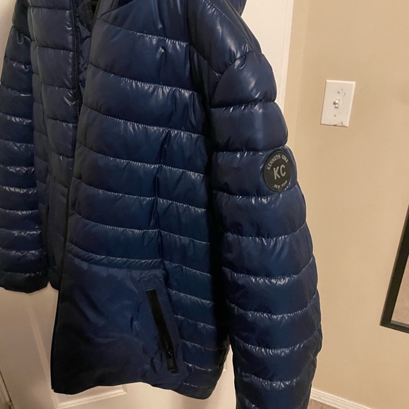 Brand new large Keneth coke puffer jacket - Picture 3 of 3